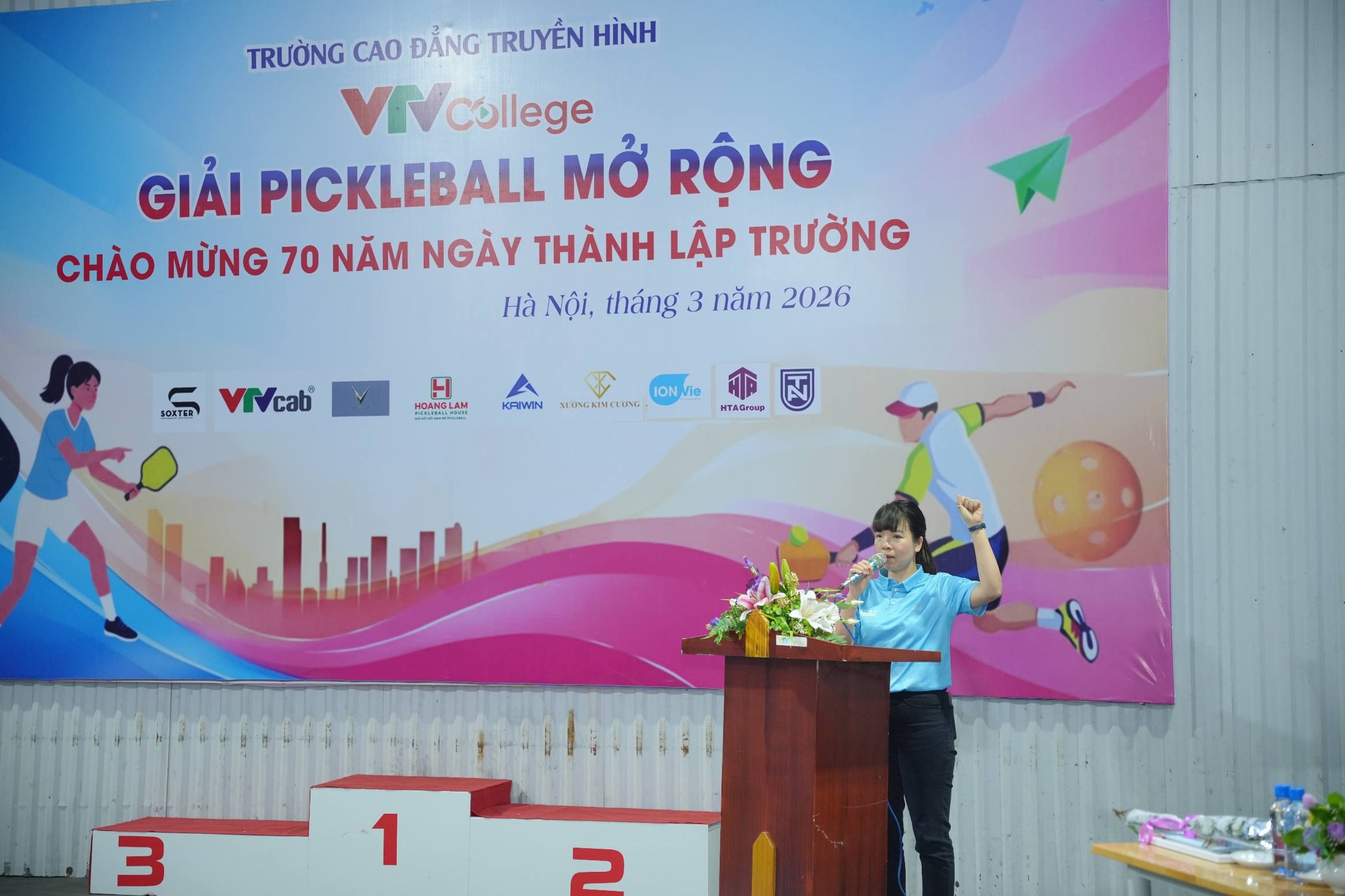 Trọng tài Pickleball đóng vai trò quan trọng trong việc đảm bảo công bằng, trật tự và áp dụng đúng luật trong suốt trận đấu